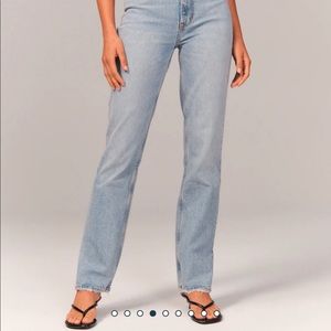 Abercrombie & Fitch 90s Straight Ultra High Rise Jeans. Size 29.